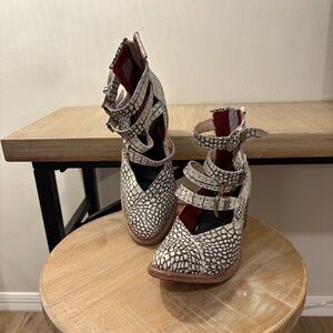 Freebird Felicity - White Croco sz 8